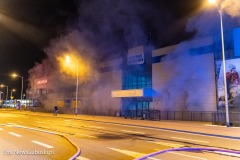 Fot. NewsLubuski.pl, 27.04.2023, pozar na terenie podziemnego parkignu sklepu Castorama w Zielonej Gorze. Plonal sklad materialow budowlanych. W akcji gasniczej ponad 20 zastepow strazy pozarnej!