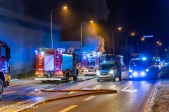 Fot. NewsLubuski.pl, 27.04.2023, pozar na terenie podziemnego parkignu sklepu Castorama w Zielonej Gorze. Plonal sklad materialow budowlanych. W akcji gasniczej ponad 20 zastepow strazy pozarnej!