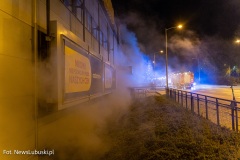 Fot. NewsLubuski.pl, 27.04.2023, pozar na terenie podziemnego parkignu sklepu Castorama w Zielonej Gorze. Plonal sklad materialow budowlanych. W akcji gasniczej ponad 20 zastepow strazy pozarnej!