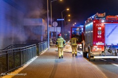 Fot. NewsLubuski.pl, 27.04.2023, pozar na terenie podziemnego parkignu sklepu Castorama w Zielonej Gorze. Plonal sklad materialow budowlanych. W akcji gasniczej ponad 20 zastepow strazy pozarnej!