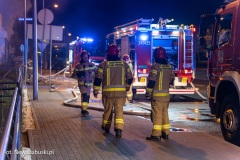 Fot. NewsLubuski.pl, 27.04.2023, pozar na terenie podziemnego parkignu sklepu Castorama w Zielonej Gorze. Plonal sklad materialow budowlanych. W akcji gasniczej ponad 20 zastepow strazy pozarnej!