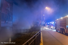 Fot. NewsLubuski.pl, 27.04.2023, pozar na terenie podziemnego parkignu sklepu Castorama w Zielonej Gorze. Plonal sklad materialow budowlanych. W akcji gasniczej ponad 20 zastepow strazy pozarnej!