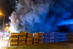 Fot. NewsLubuski.pl, 27.04.2023, pozar na terenie podziemnego parkignu sklepu Castorama w Zielonej Gorze. Plonal sklad materialow budowlanych. W akcji gasniczej ponad 20 zastepow strazy pozarnej!