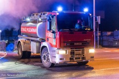 Fot. NewsLubuski.pl, 27.04.2023, pozar na terenie podziemnego parkignu sklepu Castorama w Zielonej Gorze. Plonal sklad materialow budowlanych. W akcji gasniczej ponad 20 zastepow strazy pozarnej!