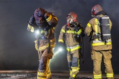 Fot. NewsLubuski.pl, 27.04.2023, pozar na terenie podziemnego parkignu sklepu Castorama w Zielonej Gorze. Plonal sklad materialow budowlanych. W akcji gasniczej ponad 20 zastepow strazy pozarnej!