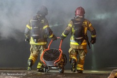 Fot. NewsLubuski.pl, 27.04.2023, pozar na terenie podziemnego parkignu sklepu Castorama w Zielonej Gorze. Plonal sklad materialow budowlanych. W akcji gasniczej ponad 20 zastepow strazy pozarnej!